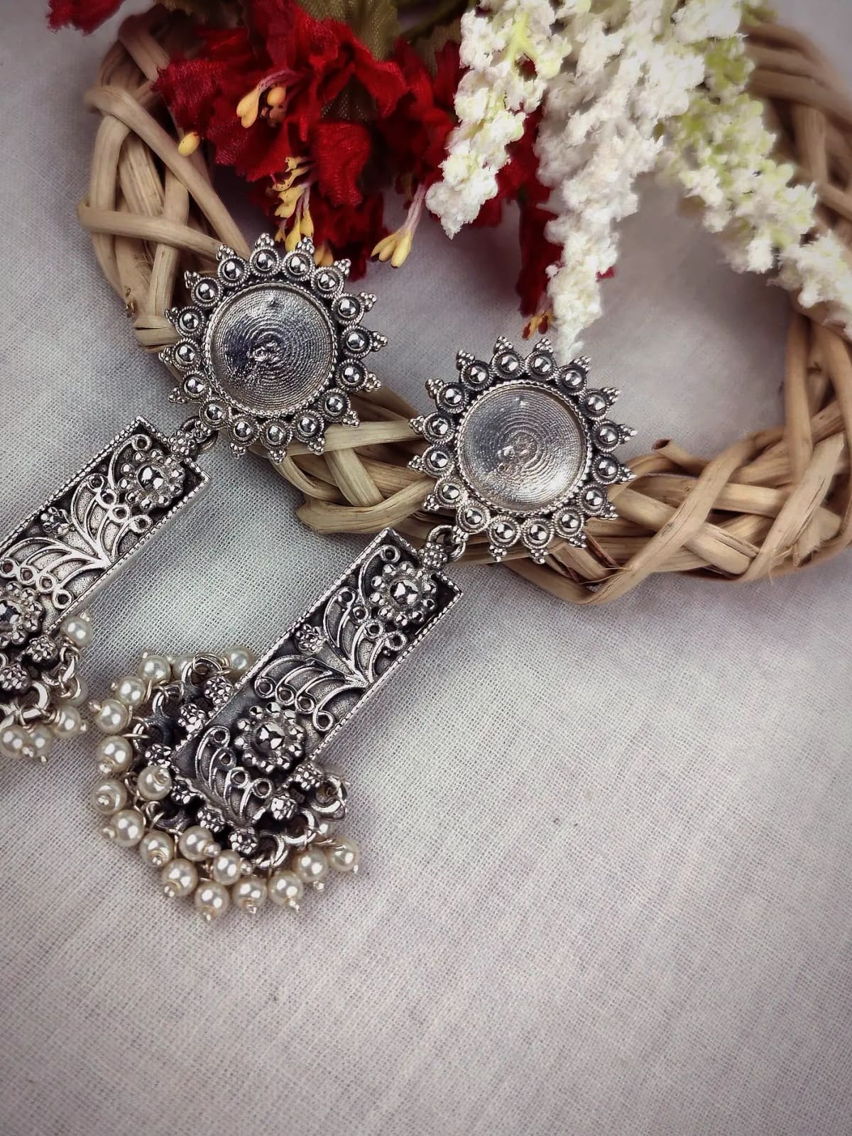 Detail of the polki setting and pearl drops